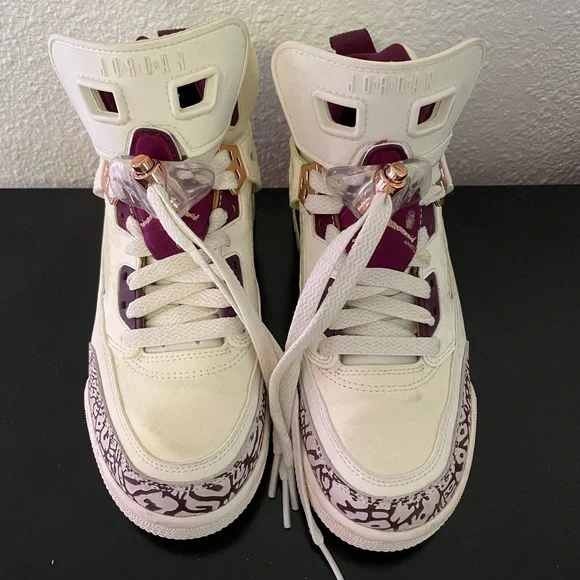 Jordan Athletic Shoes in Cream and Purple Nike Wmns Air Jordan 1 Mid AJ1 Strawberries and Cream Women  main image 3